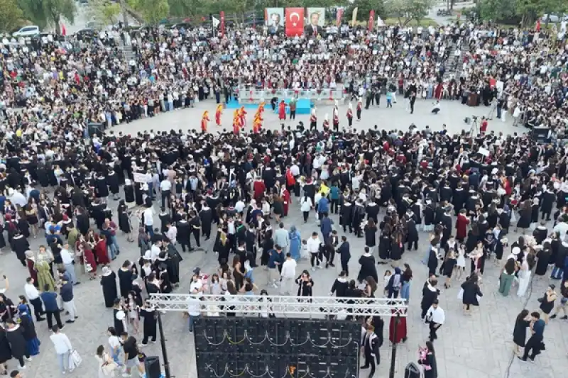HMKÜ’den 3 Bin Öğrenci Mezun Oldu