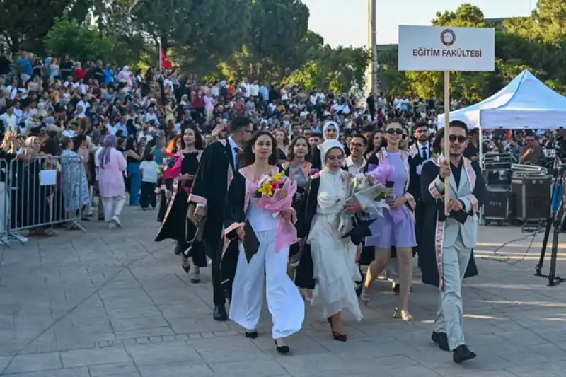 HMKÜ’den 3 Bin Öğrenci Mezun Oldu