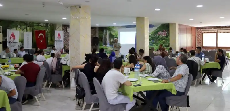 Prof. Dr. Hilmi Apak Hatay'da Talasemi Hastalarıyla Buluştu