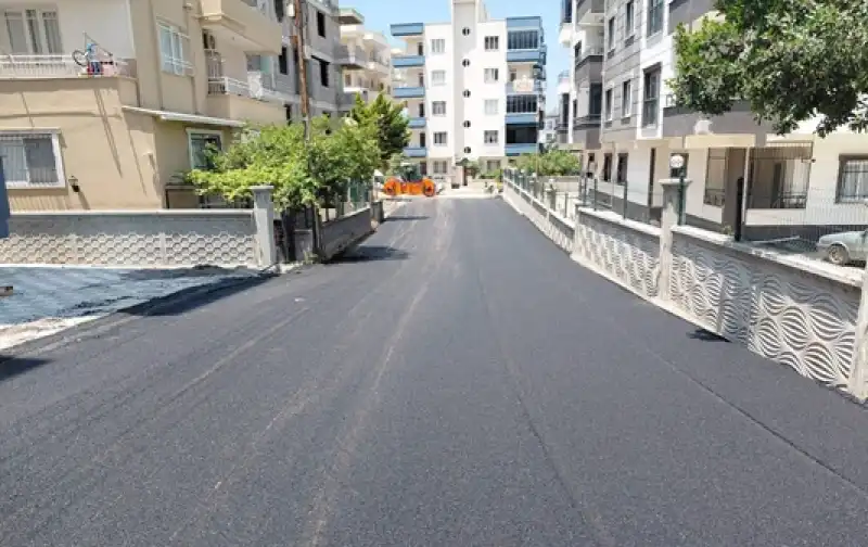 İskenderun’da Bir Haftada 4768 Ton Sıcak Asfalt Serildi 2 Km Yol Asfaltlandı. 