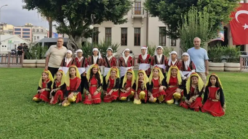 İskenderun Beş Temmuz öğrencilerinden Halk Oyunları Gösterisi