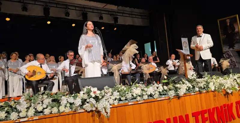 Vefa Dolu TSM Konserinde Gönüller Şenlendi Paslar Silindi