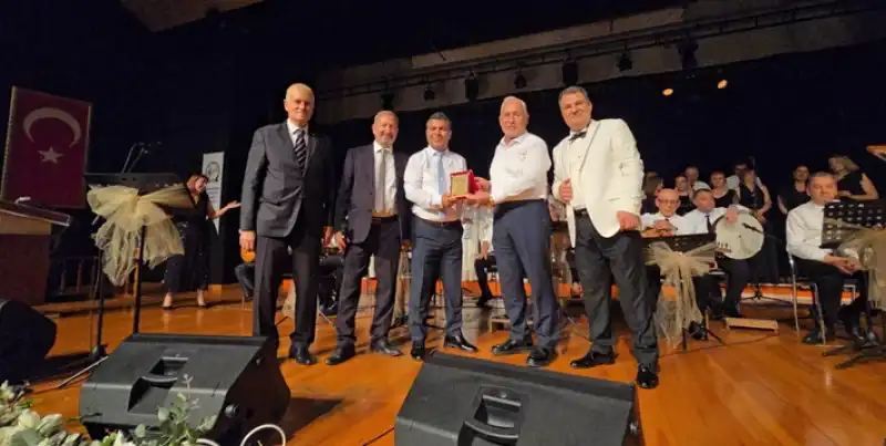 Vefa Dolu TSM Konserinde Gönüller Şenlendi Paslar Silindi