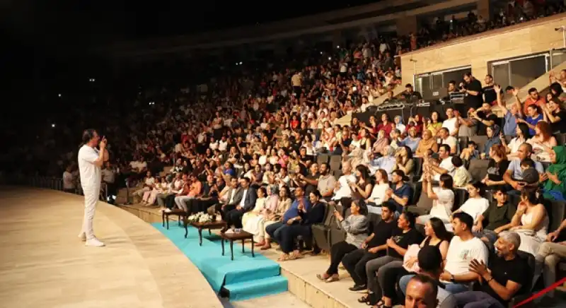 HBB’nin Çelik Konseriyle 90’lar Rüzgarı Hatay’da Esti