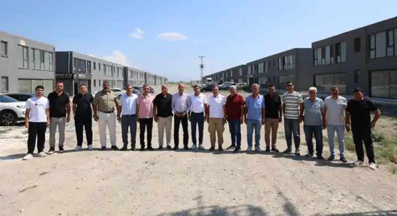Başkan Yapar, Oto Galericiler Sitesi Esnafıyla Bir Araya Geldi
