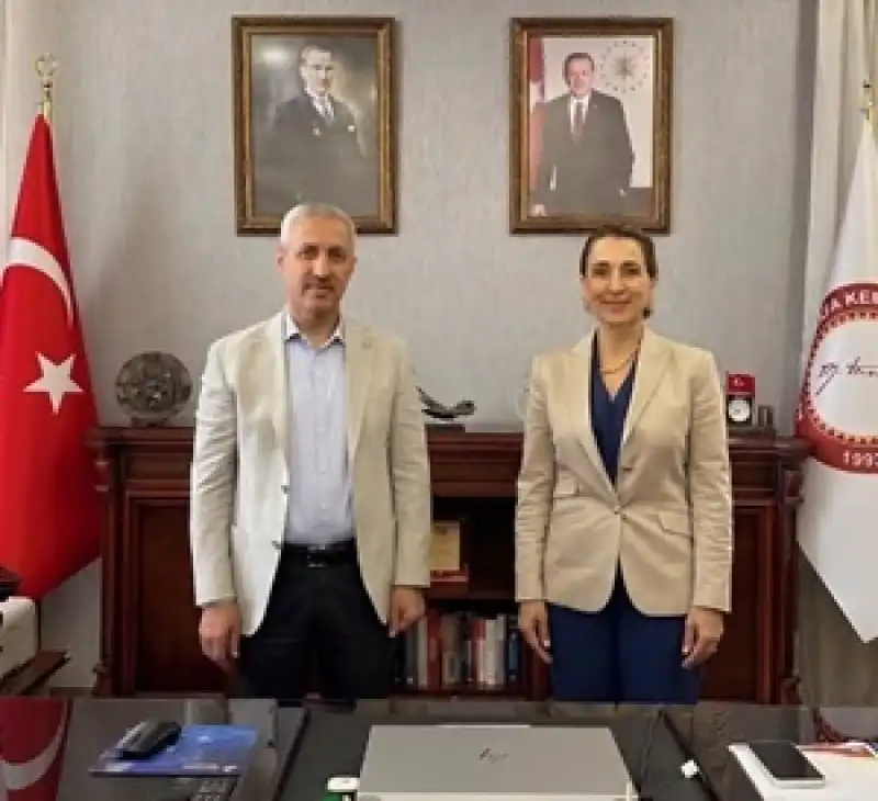 Rektör Prof. Dr. Veysel Eren, TEOFARM’ın Kurucusu Elif Ovalı'yı Ağırladı.