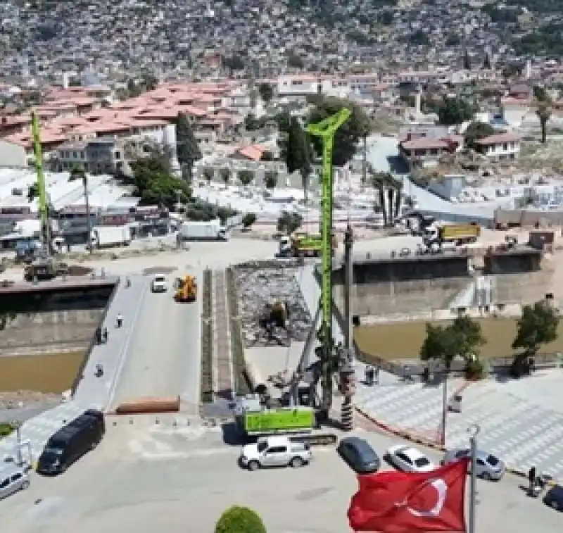 Ata Köprüsü Yıkılıyor