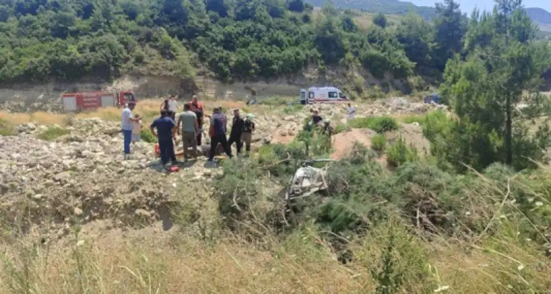 Altınözü-Antakya Karayolunda Bir Kaza Daha: Kamyon şarampole Yuvarlandı