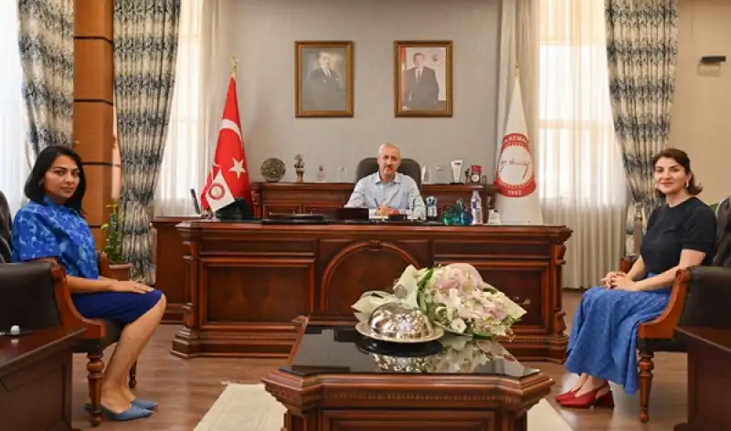 “Medusa’nın Kadınlarından, HMKÜ Rektörü Veysel Eren’e Nezaket Ve Teşekkür Ziyareti