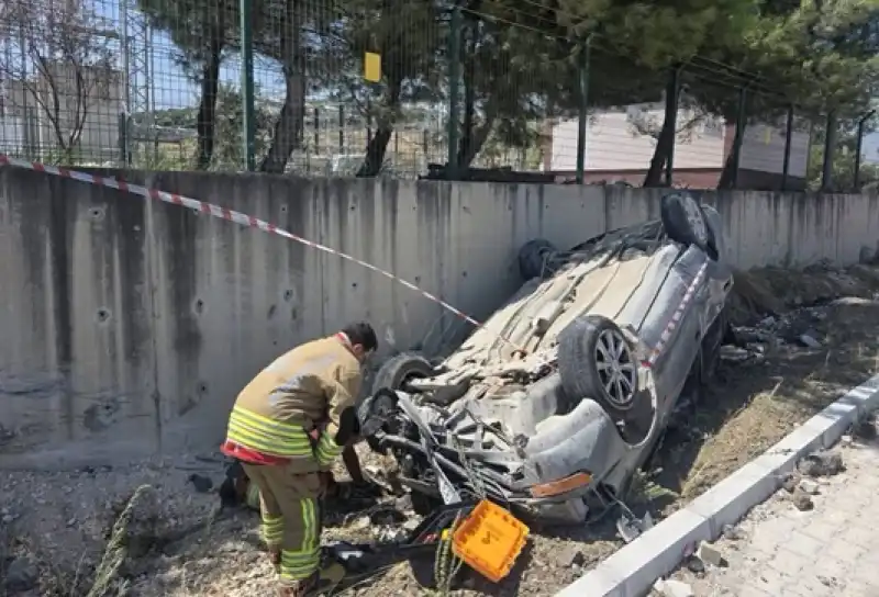 Dikmece’de Takla Atan Otomobilin Sürücüsü Yaralandı