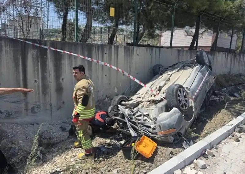 Dikmece’de Takla Atan Otomobilin Sürücüsü Yaralandı