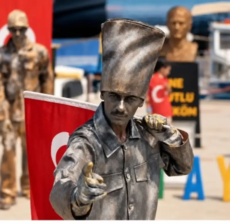 Tarihi Uzun Çarşı'da Hatay'ın Anavatana Katılış Coşkusu Canlı Heykellerle Yaşanacak