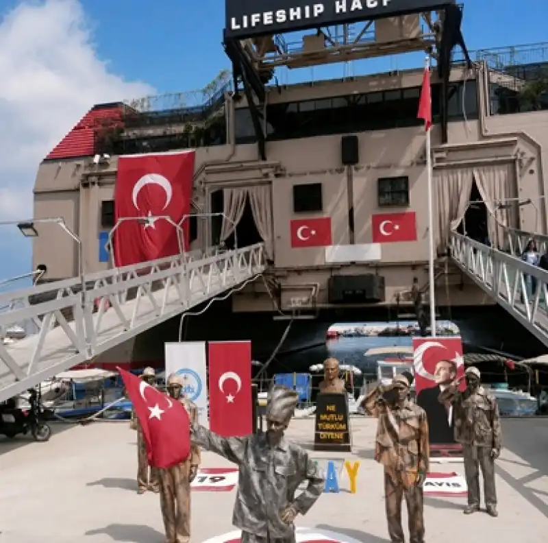 Tarihi Uzun Çarşı'da Hatay'ın Anavatana Katılış Coşkusu Canlı Heykellerle Yaşanacak