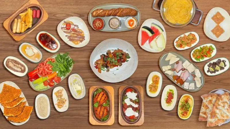 Dalgaç Künefenin Yöresel Serpme Kahvaltısı Büyük Beğeni Topluyor