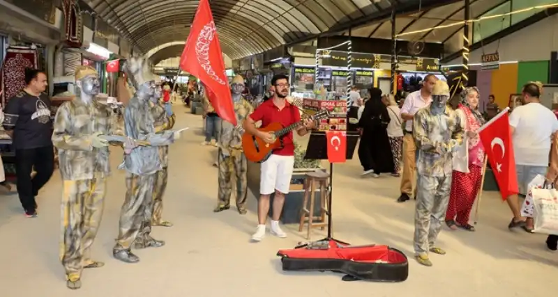 Hatay'ın Gurur Günü Tarihi Uzun Çarşı'da Kutlandı
