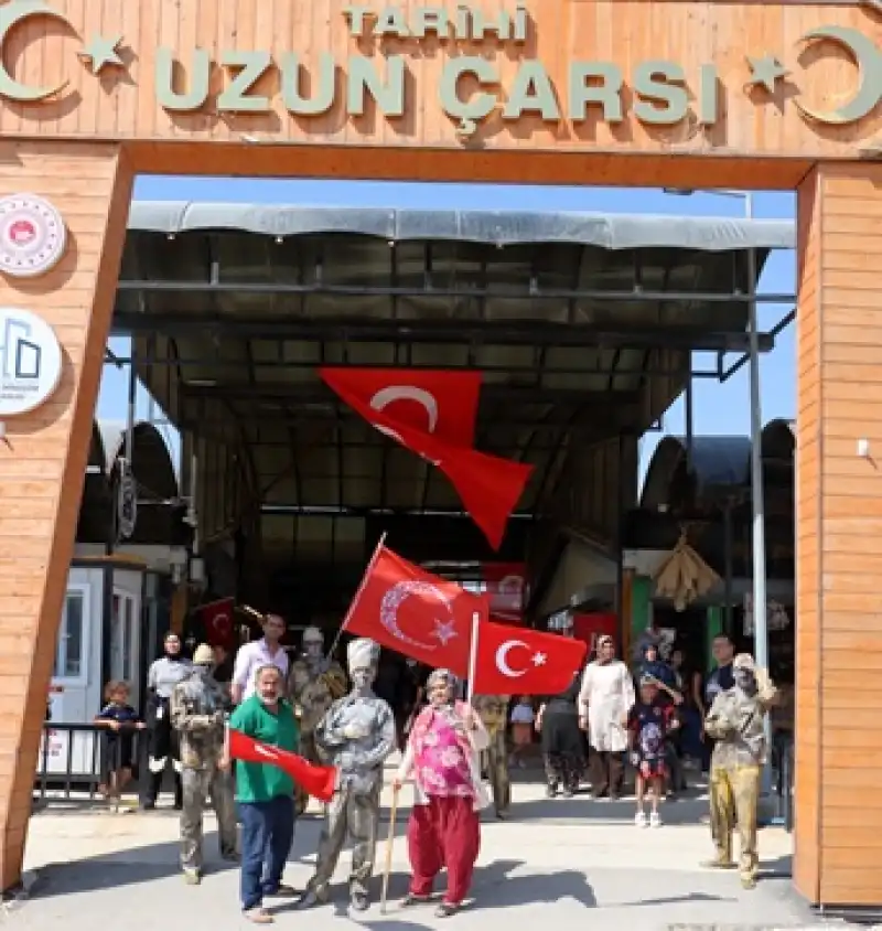 Hatay'ın Gurur Günü Tarihi Uzun Çarşı'da Kutlandı