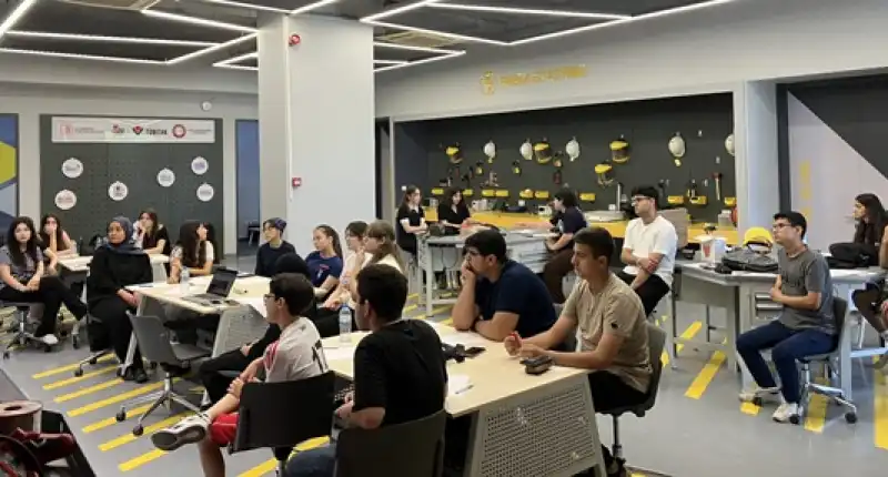 HMKÜ Milli Teknoloji Atölyesi Ile Lise Öğrencilerini Teknolojiyle Buluşturuyor 