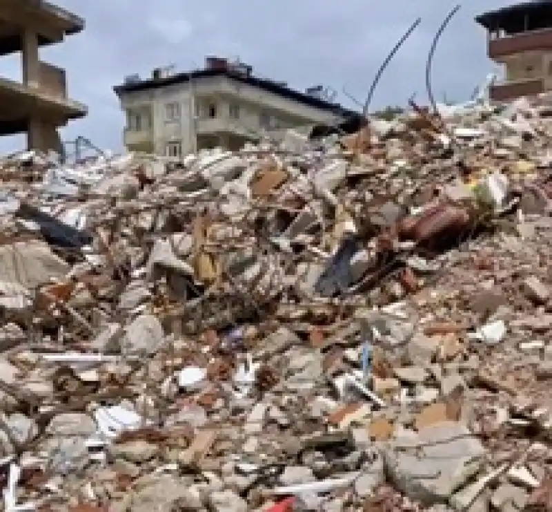 Depremin Susturamadığı Hatıralar, Enkazdan Çıkan Flaş Bellek Sahiplerini Arıyor