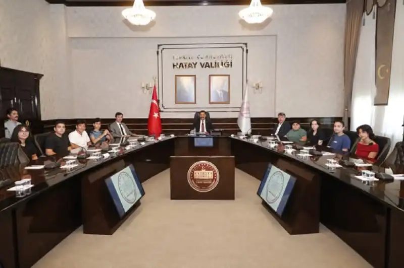 Vali Mustafa Masatlı Başarılı öğrencileri Kabul Etti