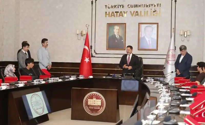 Vali Mustafa Masatlı Başarılı öğrencileri Kabul Etti