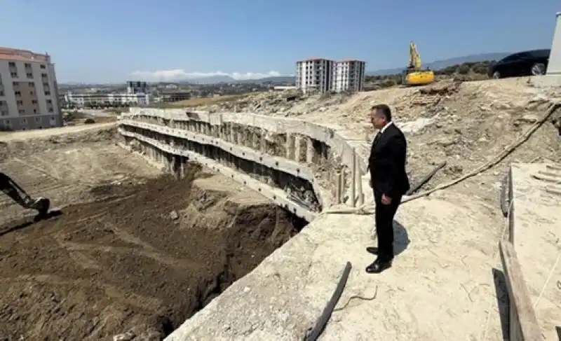 Akdaş Defterdarlık Inşaatını Inceledi
