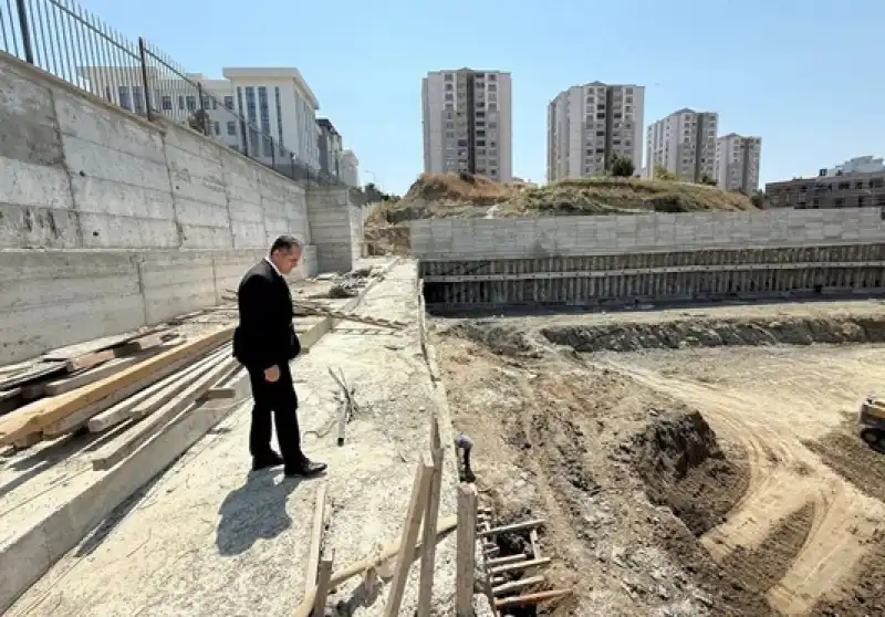 Akdaş Defterdarlık Inşaatını Inceledi