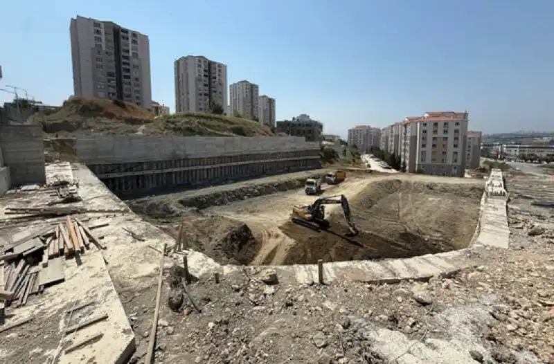 Akdaş Defterdarlık Inşaatını Inceledi
