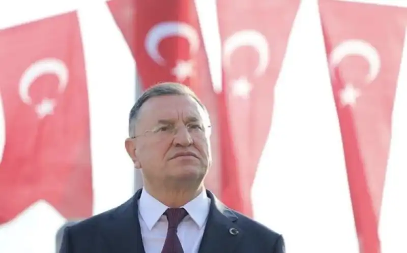 Lütfü Savaş’ın Özgür Özel’e Cevabı Gecikmedi!