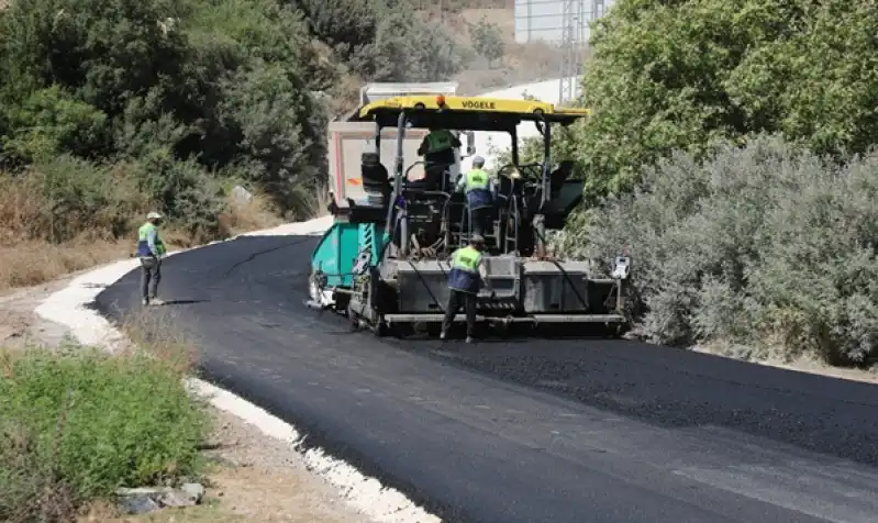 HBB, Yayladağı Dusduru Bağlantı Yolunda Beton Asfalt çalışmasını Sürdürüyor