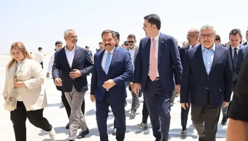 Hataylılar Bakan Kurum’dan Hatay’daki Çalışmaların Hızlandırılmasını İstiyor!