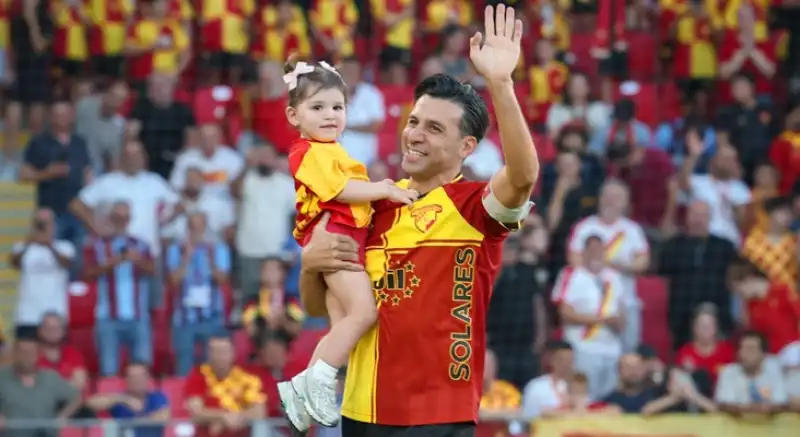 Karaağaç’tan Yeşil Sahalara Uzanan Hikâye: İsmail Köybaşı Futbola Veda Etti