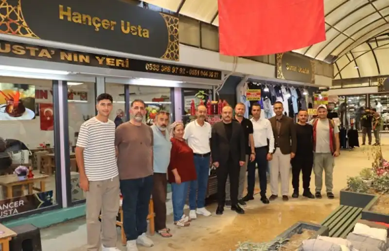 Başkan Çelik’in Uzun Çarşı Ziyareti Renkli Anlara Sahne Oldu