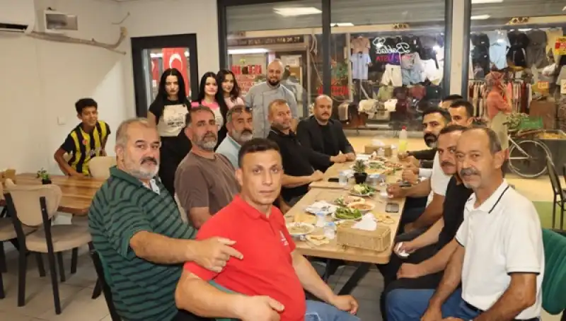 Başkan Çelik’in Uzun Çarşı Ziyareti Renkli Anlara Sahne Oldu