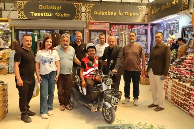 Başkan Çelik’in Uzun Çarşı Ziyareti Renkli Anlara Sahne Oldu