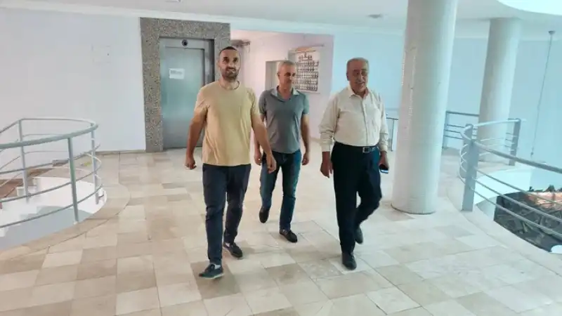 Defne'de Tercih Dönemi Heyecanı: Müdür Gülistan Danışma Masalarını Inceledi