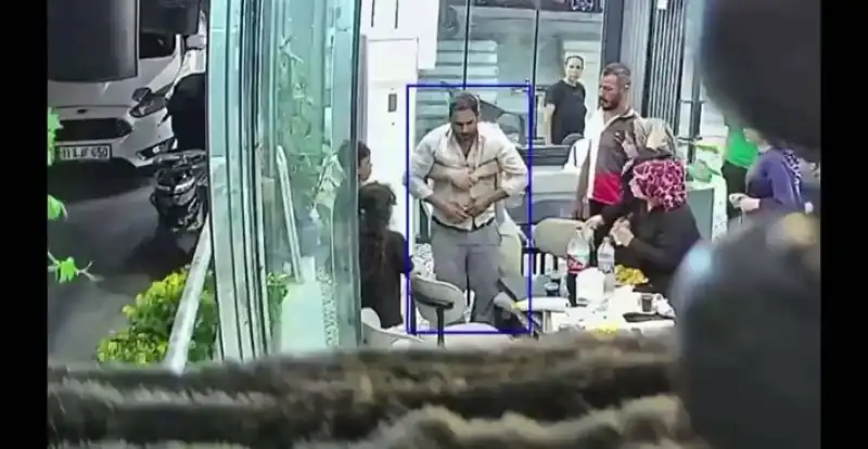 Lokantacı Müşterisinin Canını Kurtardı