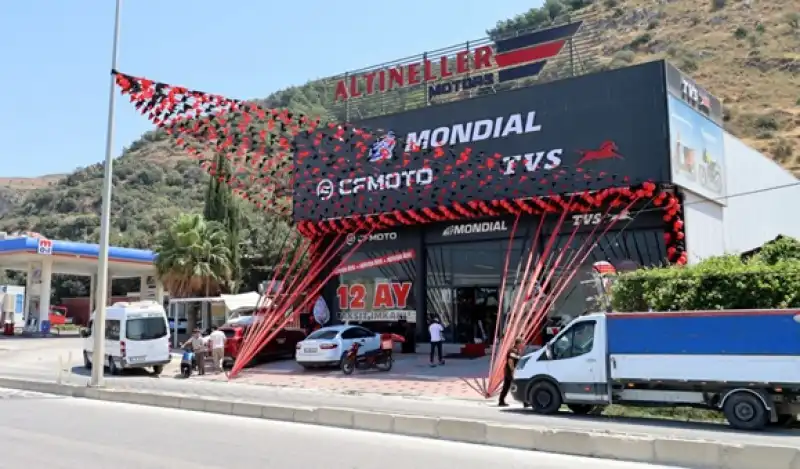 Altıneller Motors’un Açılışı Alışveriş Şenliğine Dönüştü