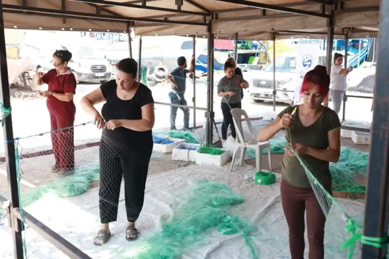 Samandağ’da Balık Ağları örülüyor, üretim Güçleniyor
