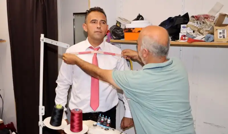 - Kanser Teşhisine Rağmen Terzilik Mesleğini Sürdürüyor