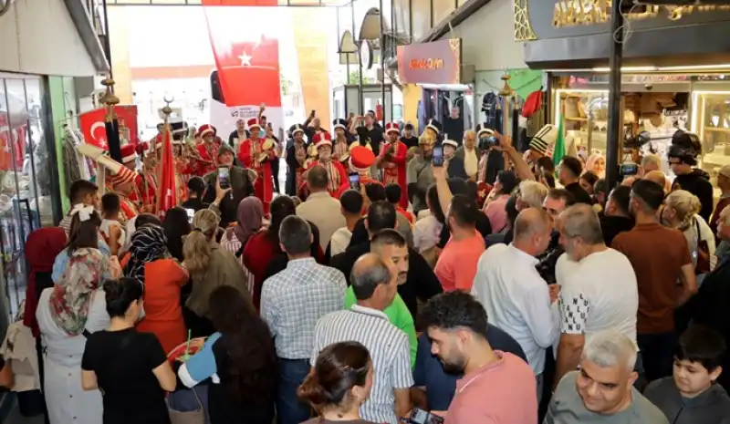 30 Ağustos Coşkusu Tarihi Uzun Çarşı’yı Sardı