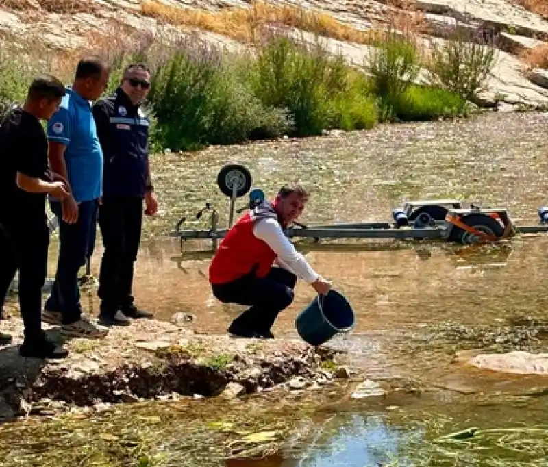 Hatay’daki Baraj Ve Göletlere 682 Bin Sazan Yavrusu Bırakıldı