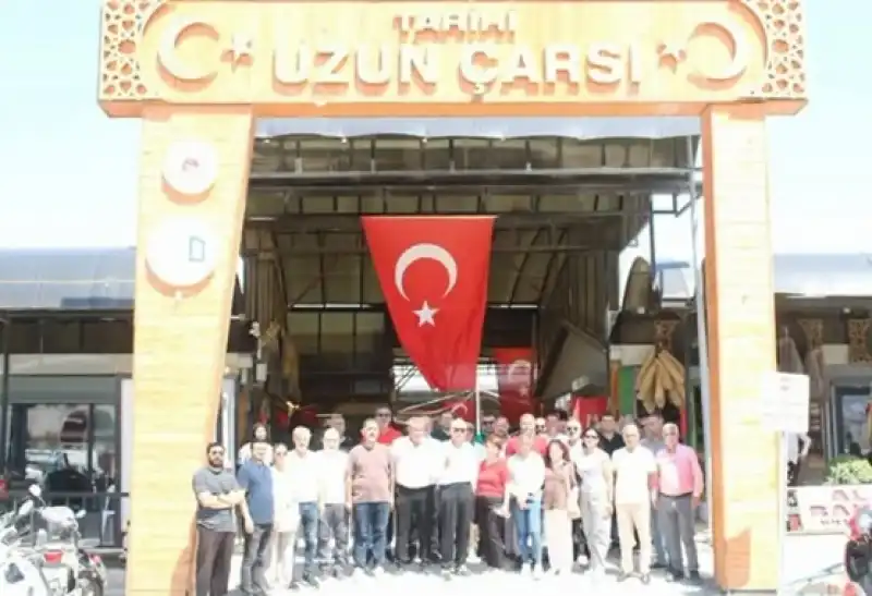 Tarihi Uzun Çarşı’da Çinçin Rüzgârı: Esnaftan Başkana Sıcak Karşılama