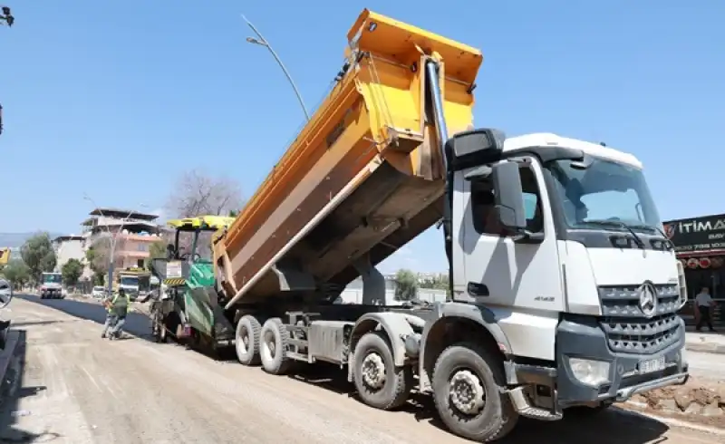 Kırıkhan’da 2 Bin Metrelik Asfalt Mesaisi
