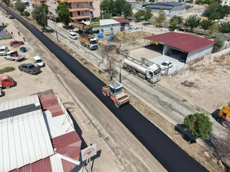 Kırıkhan’da 2 Bin Metrelik Asfalt Mesaisi