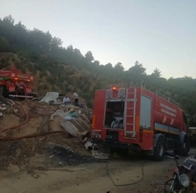 Hassa’nın Söğüt Mahallesi’nde çıkan Orman Yangını, Ekiplerin Havadan Ve Karadan Müdahalesiyle Söndürüldü.