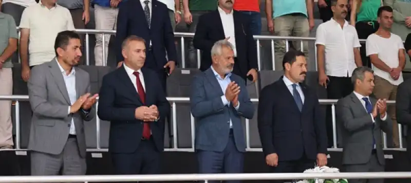 Büyükler Türkiye Badminton şampiyonası Hatay’da Başladı