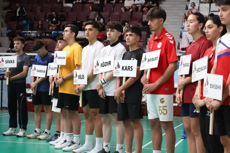 Büyükler Türkiye Badminton şampiyonası Hatay’da Başladı