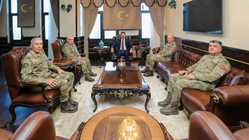 Korgeneral Ahmet Kurumahmut, Beraberindeki Heyetle Birlikte Hatay Valisi Mustafa Masatlı’yı Makamında Ziyaret Etti.