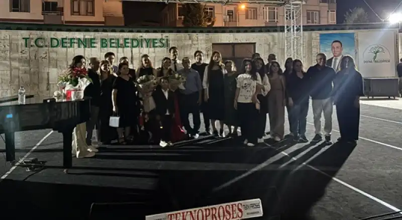 Aslı Öksüz Köksal Ve Sabriye Savaş Defne Amfi’yi Büyüledi
