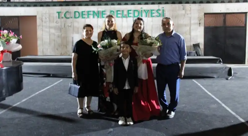 Aslı Öksüz Köksal Ve Sabriye Savaş Defne Amfi’yi Büyüledi